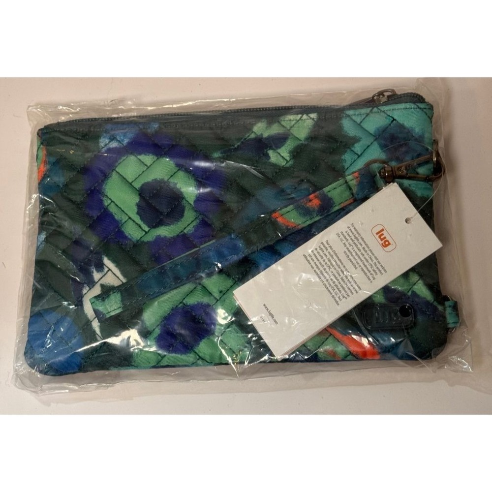 Lug Peekaboo Quilted Wristlet Pouch Wallet Green Blue Floral NWT Crossbody Clutc
